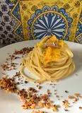 Immagine del passaggio 7579 della ricetta Spaghetti al Pomo-d’oro, tonno, lime e croccante di pane