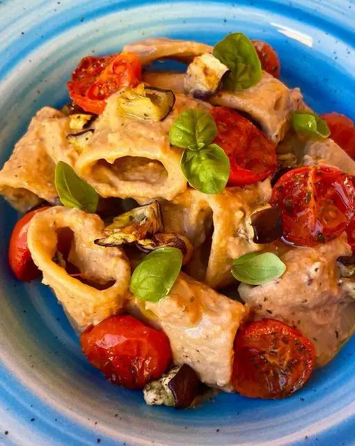 Ricetta Pasta con pesto rosso 😋 di ilmiopiattoacolori