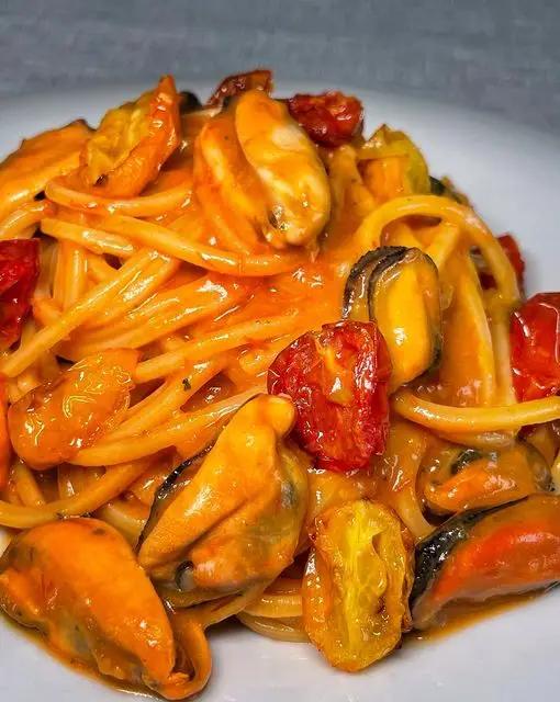 Ricetta Linguine con cozze, pecorino e pomodorini arrosto di jovaebbasta