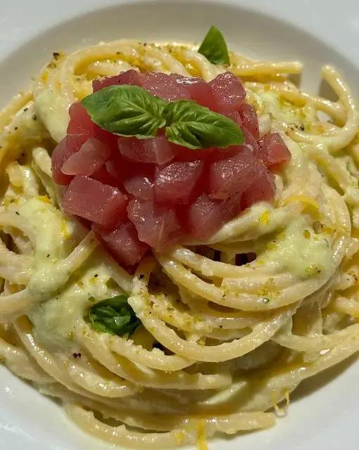 Ricetta Spaghettoni con pesto di limoni e tartare di tonno 😋 di midivertoacucinare