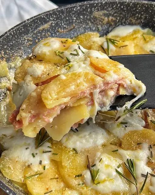 Ricetta Parmigiana di patate in padella 😋 di Burrataepistacchi