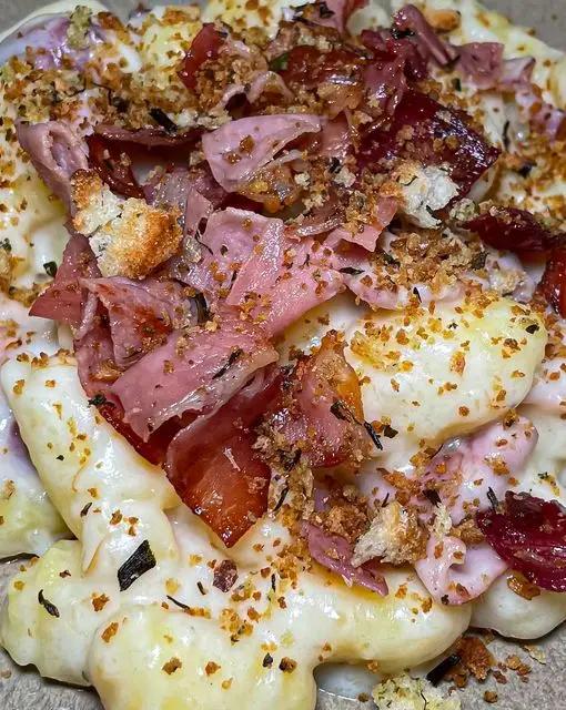 Ricetta Gnocchi in fonduta di provola con speck e crumble di pane aromatizzato 😋 di castalfood