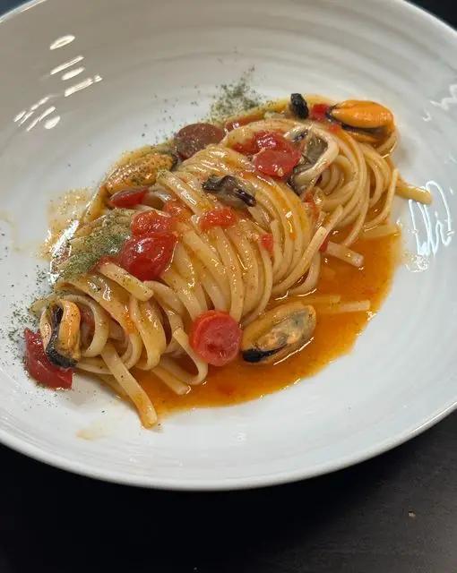 Ricetta Spaghetti con cozze e datterini di lacucinadifabiuccio