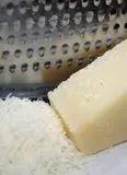 Immagine del passaggio 2 della ricetta Nuvole di formaggio e curcuma.
