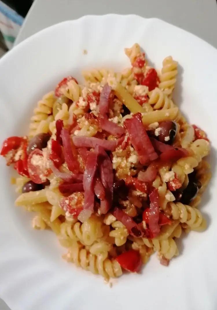 Ricetta Pasta con pomodorini, ricotta, speck e olive di ilaria