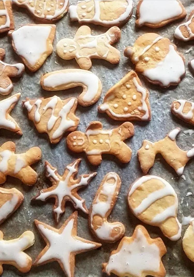 Ricetta Biscottini natalizi con ghiaccia reale di giuliagorini__