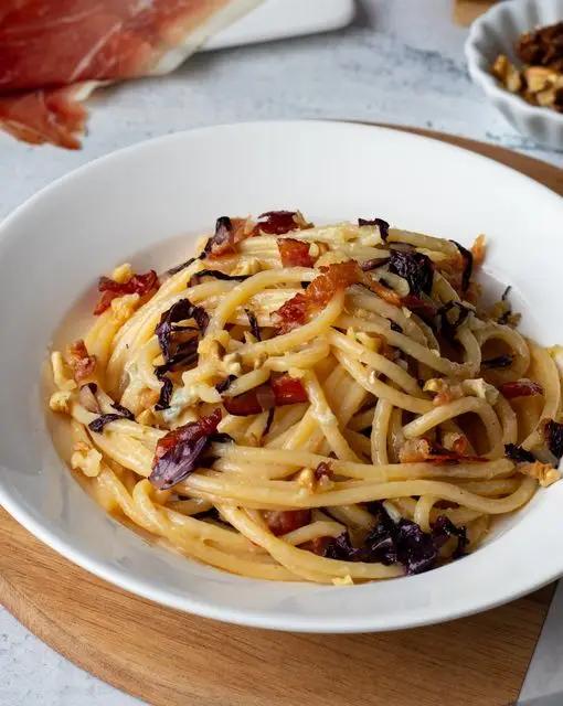 Ricetta Spaghettone XXL Pasta Garofalo con gorgonzola speck radicchio e noci di valentinaprevidi