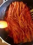 Immagine del passaggio 23 della ricetta ”Spaghetti all’ Assassina”
versione stregattami 👩🏻‍🍳