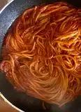 Immagine del passaggio 32 della ricetta ”Spaghetti all’ Assassina”
versione stregattami 👩🏻‍🍳