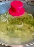 Immagine del passaggio 10 della ricetta “Riso alla stregattami”
con Curcuma, Calamari, Zucchine e Crema di Patate 👩🏻‍🍳