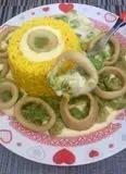 Immagine del passaggio 25 della ricetta “Riso alla stregattami”
con Curcuma, Calamari, Zucchine e Crema di Patate 👩🏻‍🍳