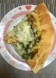 Immagine del passaggio 26 della ricetta ”Pizza Broccoli e Salsiccia Piccante con Cornicione Ripieno” versione stregattami 👩🏻‍🍳