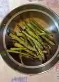 Immagine del passaggio 2 della ricetta Frittatine fredde con asparagi