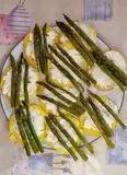 Immagine del passaggio 5 della ricetta Frittatine fredde con asparagi