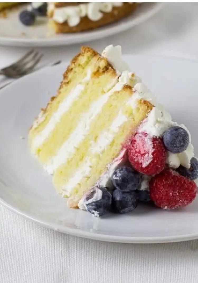 Ricetta Torta di pan di spagna con frutta di mory