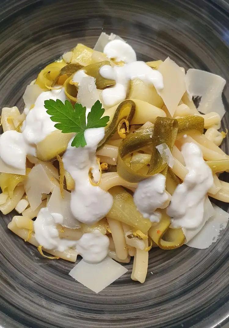 Ricetta Caserecce con zucchine al 🍋 limone, le sue scorzette e crema di ricotta. di ELENA.NOCCHI