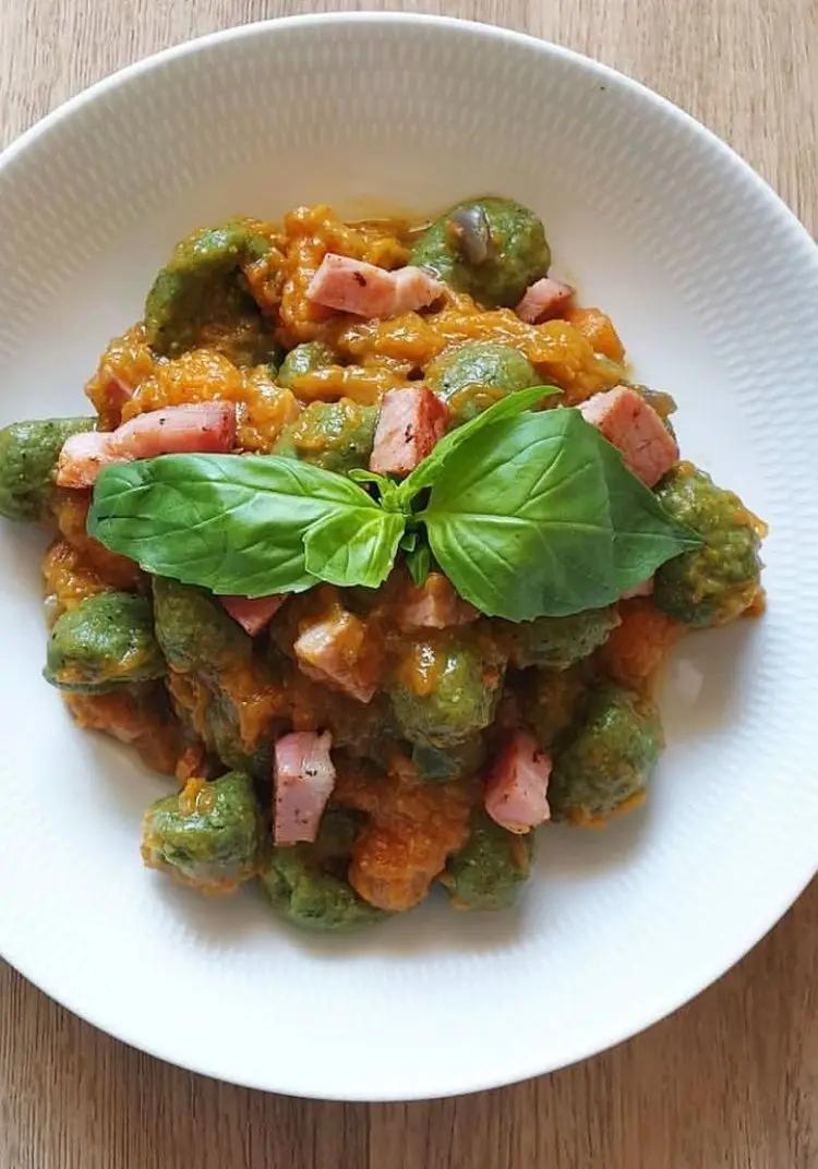 Ricetta Gnocchi di ricotta e spinaci con zucchine e pomodorini di mammaemma.gnocchi