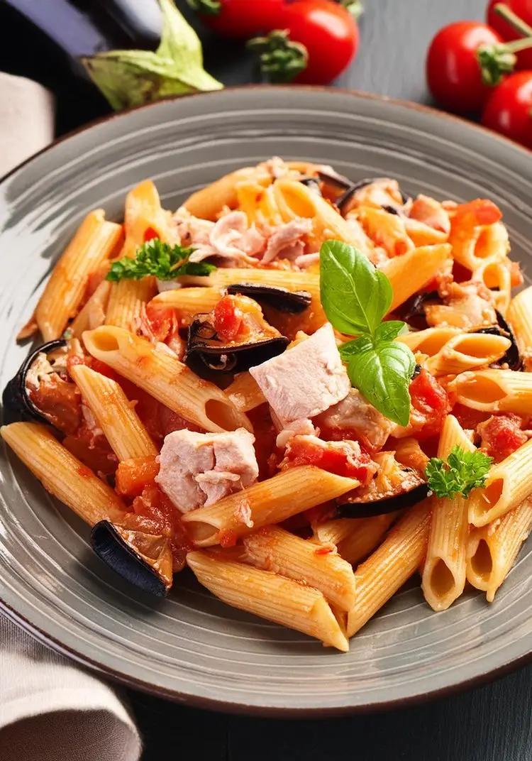 Ricetta Penne con melanzane, spada e pomodorini di lodovica_deturris