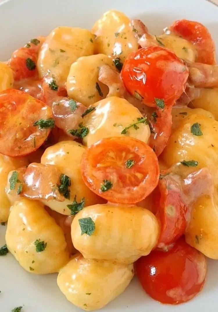 Ricetta Gnocchi con gorgonzola e pomodorini di alessandro_tartaglia