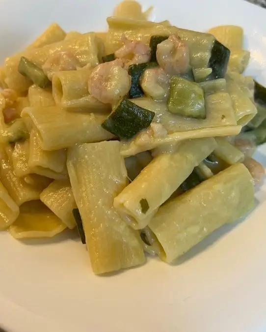 Ricetta Rigatoni zucchina e gamberetti di simonaimeneo