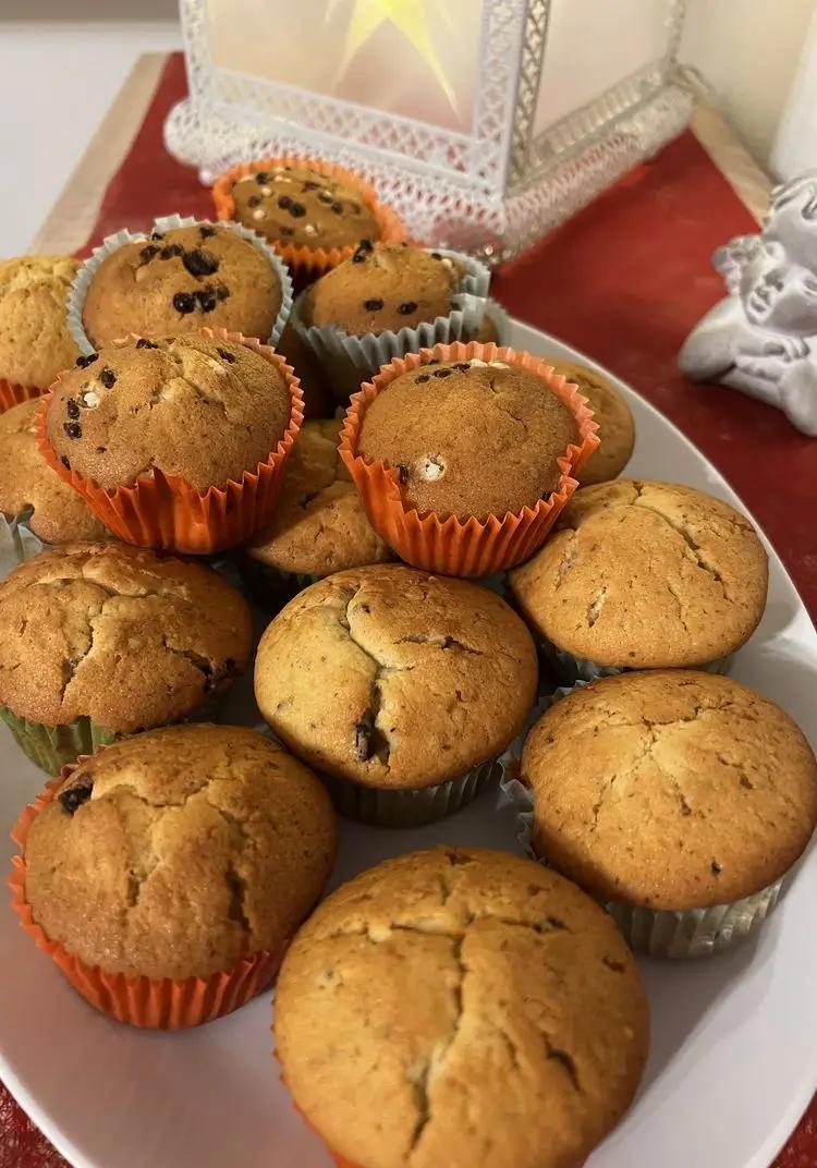 Ricetta Muffin con gocce di cioccolato e granella di nocciole. di simonaimeneo