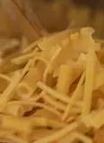 Immagine del passaggio 4 della ricetta Pasta, patate e provola