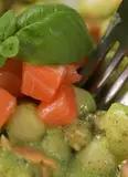 Immagine del passaggio 5 della ricetta Chicche di patate con salmone e crema di zucchine