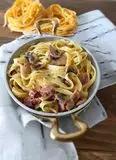 Immagine del passaggio 7 della ricetta TAGLIATELLE CON CHAMPIGNON E SALAME TARTUFATO