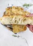 Immagine del passaggio 19 della ricetta FOCACCIA A LUNGA LIEVITAZIONE