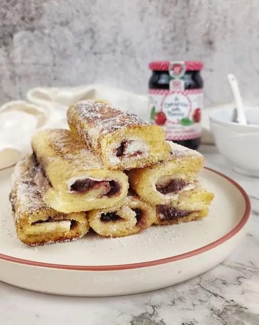 Ricetta FRENCH TOAST ROLL UPS RIPIENI DI CONFETTURA DI CILIEGIE DELL'EMILIA di kettycucinooggi