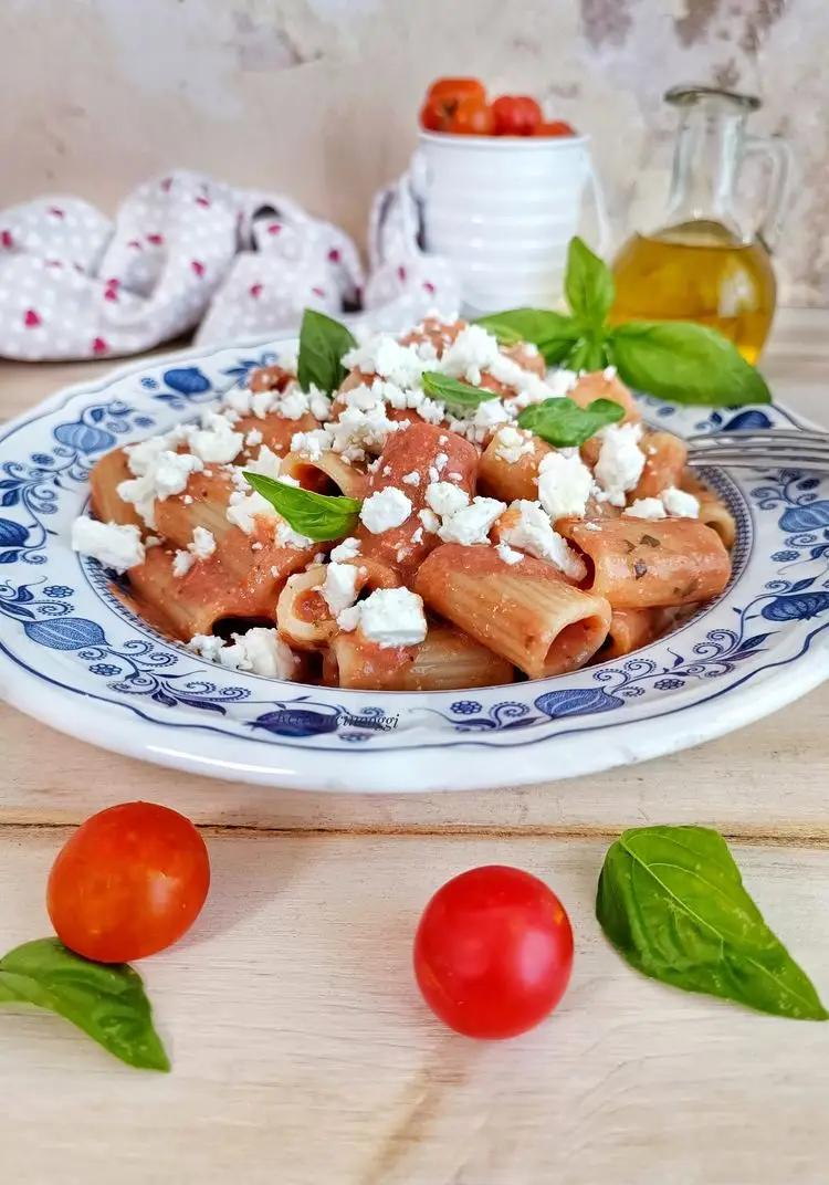 Ricetta MEZZE MANICHE ALLA CRUDAIOLA CON FETA di kettycucinooggi