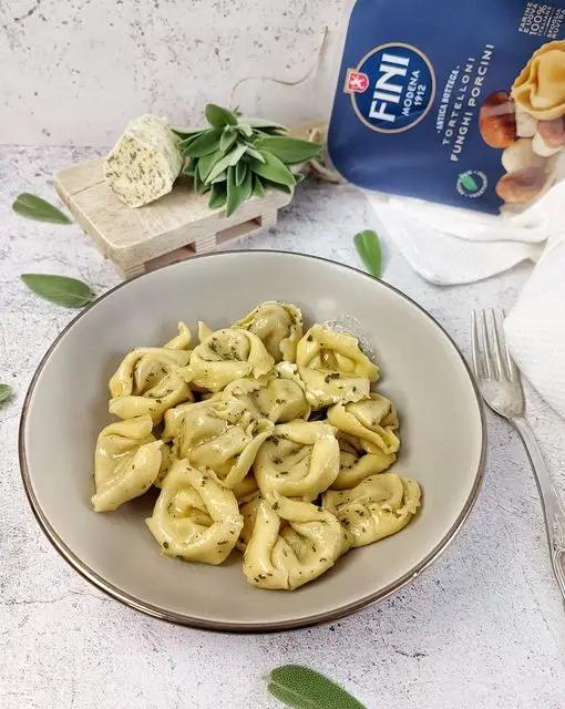 Ricetta Tortelloni ai funghi porcini con burro salato alla salvia di kettycucinooggi