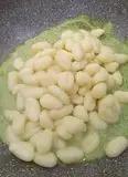 Immagine del passaggio 7 della ricetta Gnocchi con crema di zucchine e gamberetti