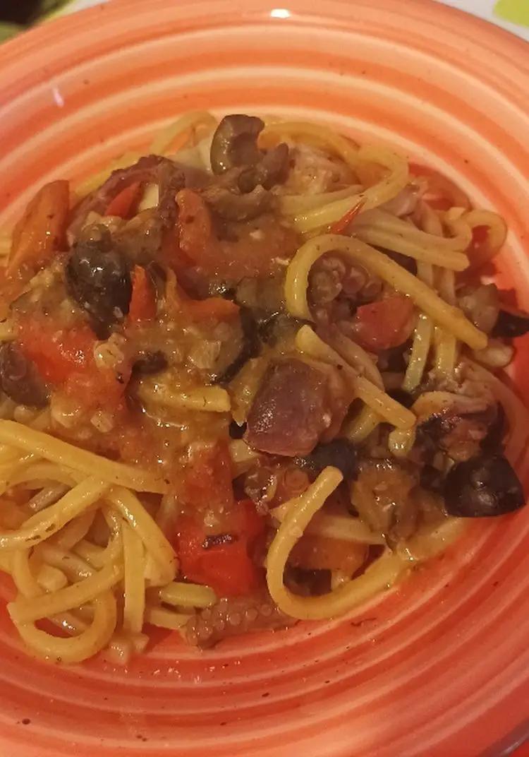 Ricetta Spaghetti alla chitarra con polpo e olive di Teopazzo