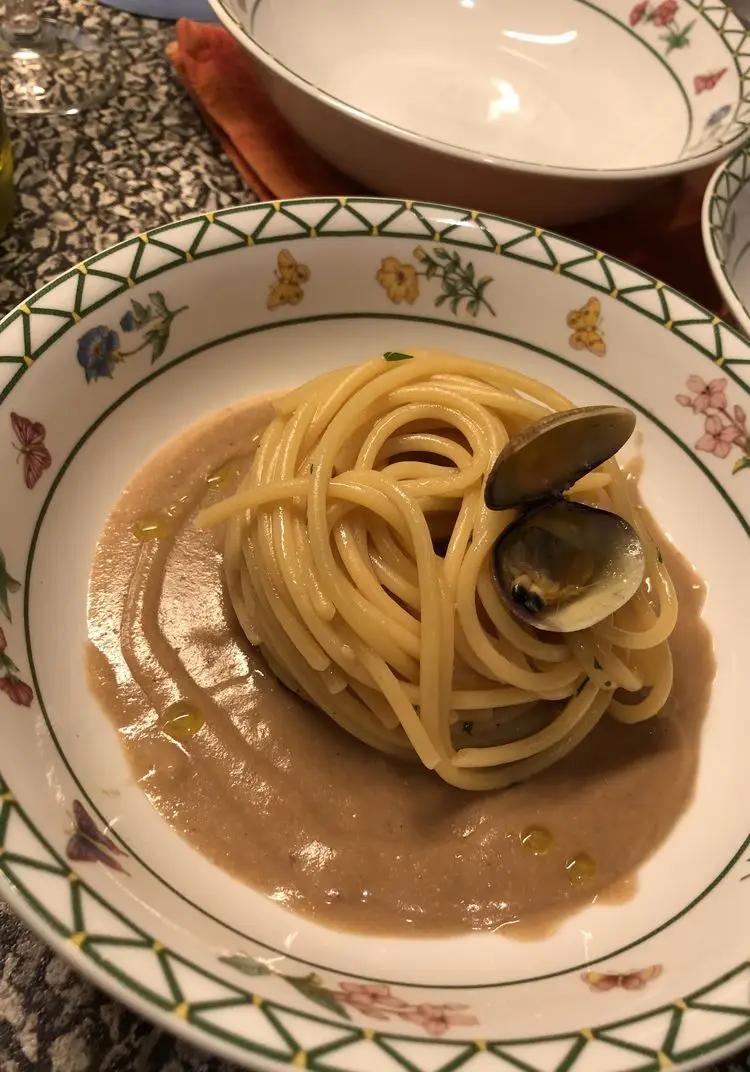 Ricetta Spaghetti, crema di pane e vongole 🍞🦪 di samuele.happy98