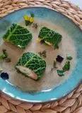 Immagine del passaggio 3 della ricetta Sushi di verza con salmone e stracchino
