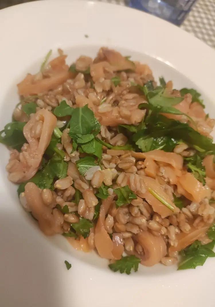 Ricetta Insalata di farro, rucola, salmone affumicato e limone di francesca.mangone