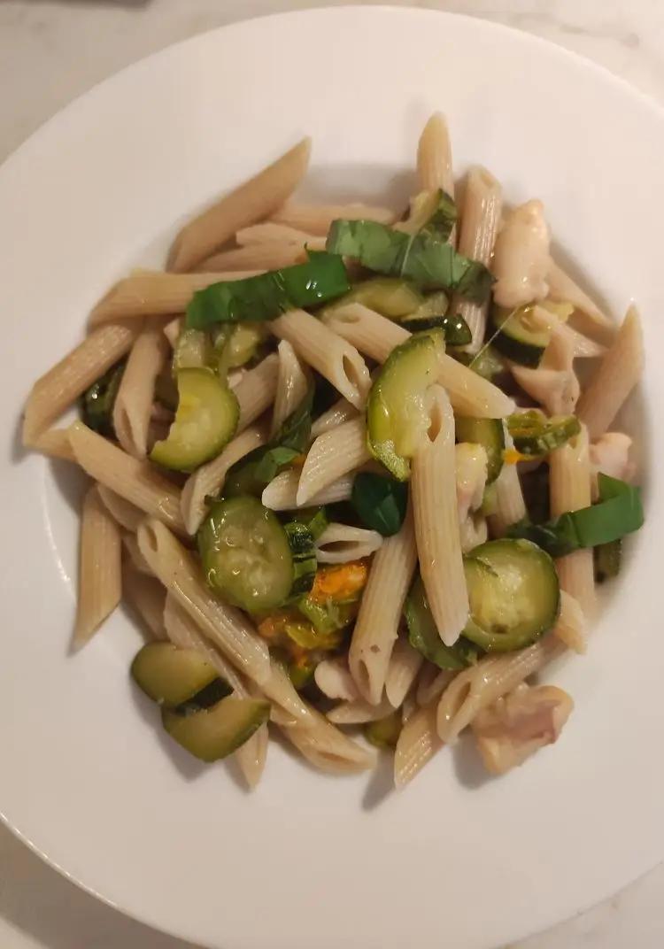 Ricetta Penne integrali, zucchine, fiori di zucca e moscardini di francesca.mangone