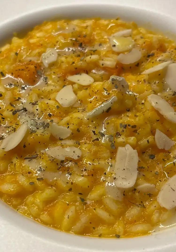 Ricetta Risotto mantecato al burro e grana padano con crema di carote, gorgonzola e scaglie di mandorle di giadaconti