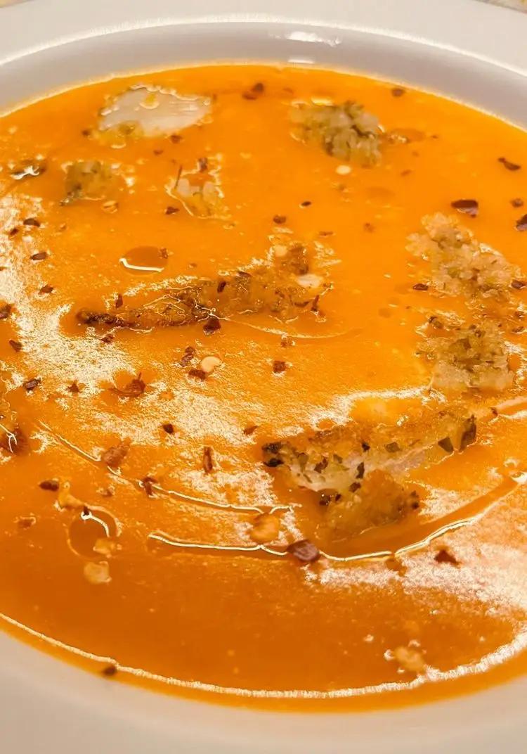 Ricetta Vellutata di carote, taleggio e gorgonzola con cipolle gratinate di giadaconti