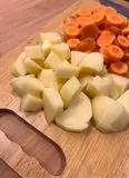Immagine del passaggio 2919 della ricetta Vellutata di carote, taleggio e gorgonzola con cipolle gratinate