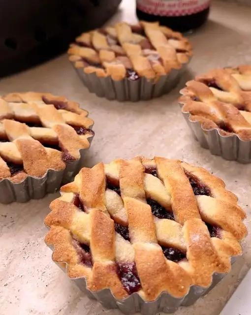 Ricetta Crostatine con crema di ricotta e confettura di ciliegia di giadaconti