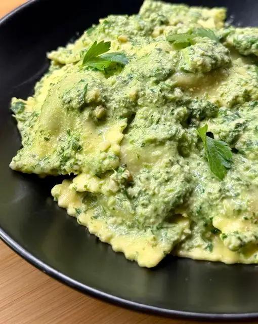 Ricetta Ravioli salsiccia e friarielli con pesto di rucola di giadaconti