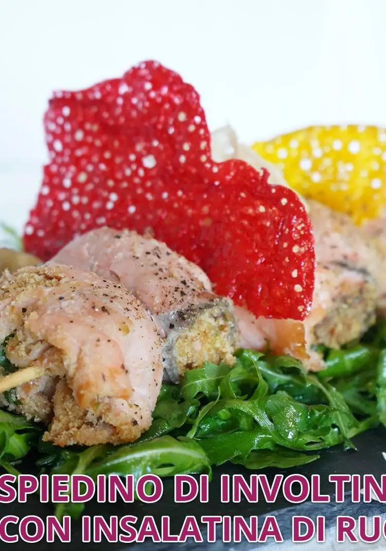 Ricetta Spiedino di involtini di salmone con insalata di rucola e funghi di deliziosatradizione