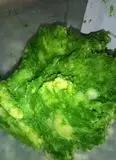Immagine del passaggio 1 della ricetta Gnocchi di broccoletti burro salvia e noci