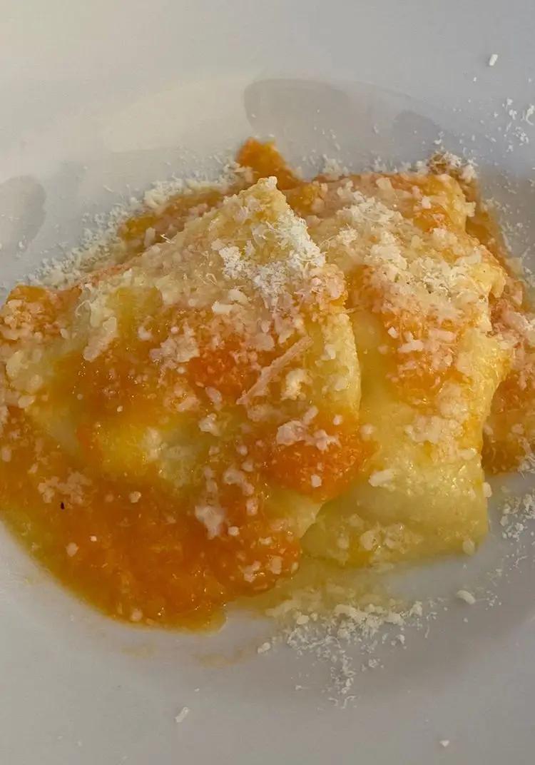 Ricetta Ravioli mascarpone e gorgonzola con salsa di zucca di Che_mangiamo_oggi