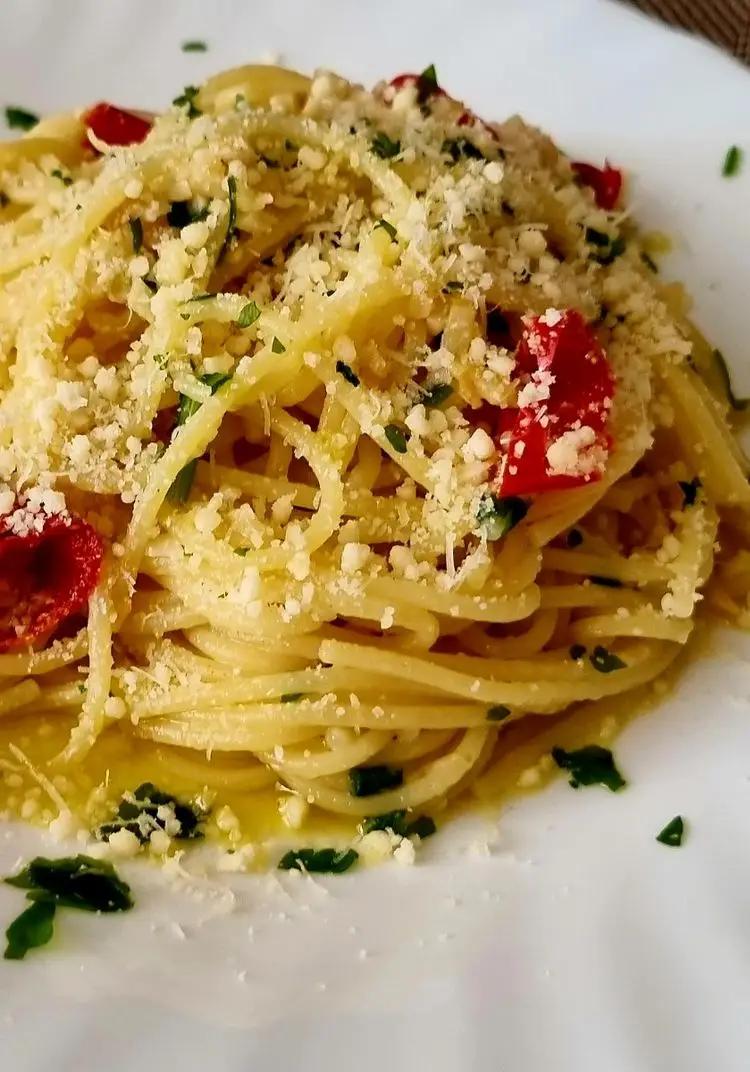 Ricetta Spaghetti aglio, olio e peperoncino. di graziella31