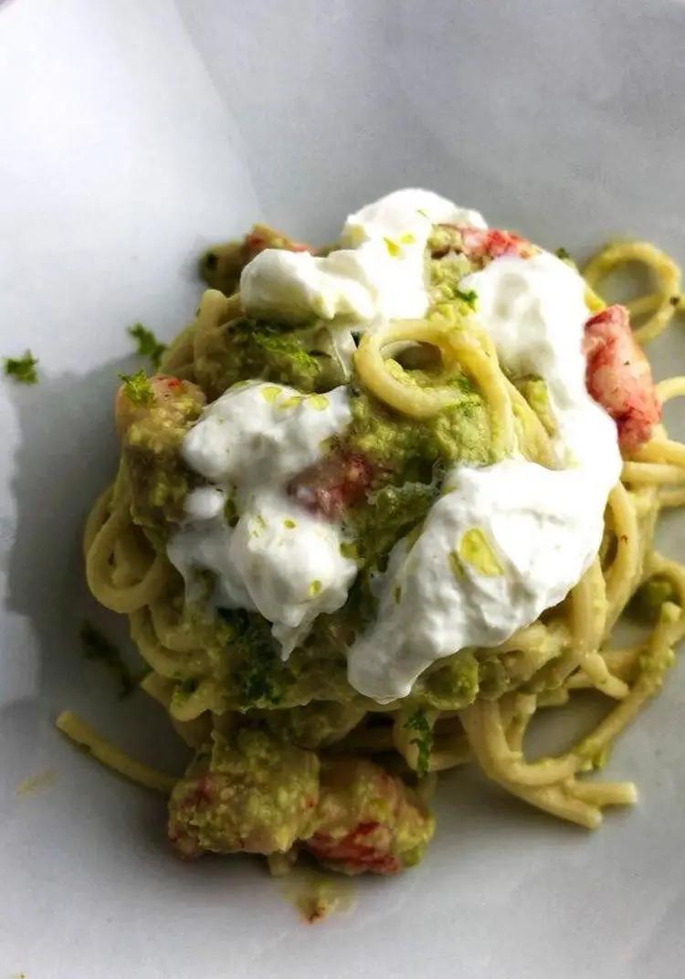 Ricetta Spaghetti con Crema di Edamame, Gamberi Rossi, Burrata e Lime. di michelacara5