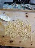 Immagine del passaggio 7 della ricetta Pappardelle con funghi porcini