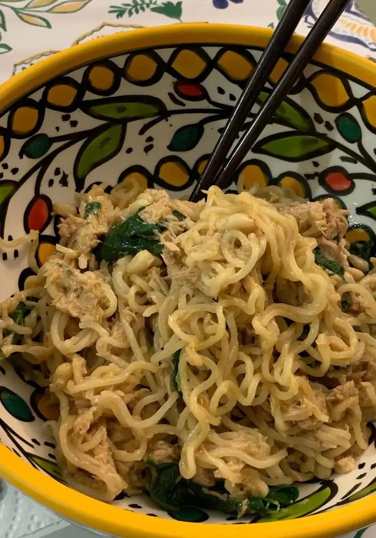 Ricetta Noodles tonno e pinoli di monidipastafrolla